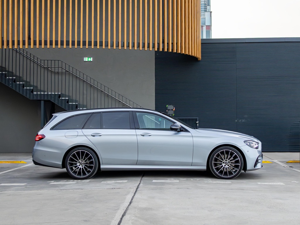 Mercedes-Benz E-Class Combi Silver - Side